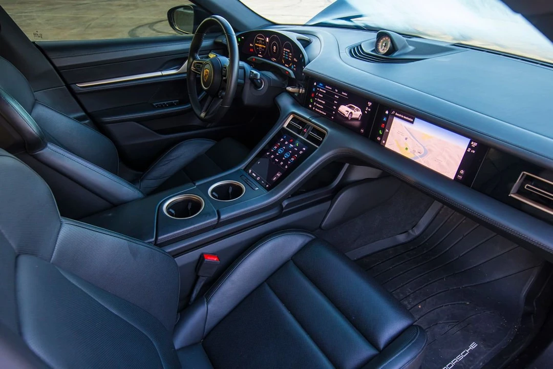 2022 Porsche Taycan Cross Turismo - Image 18 of 24