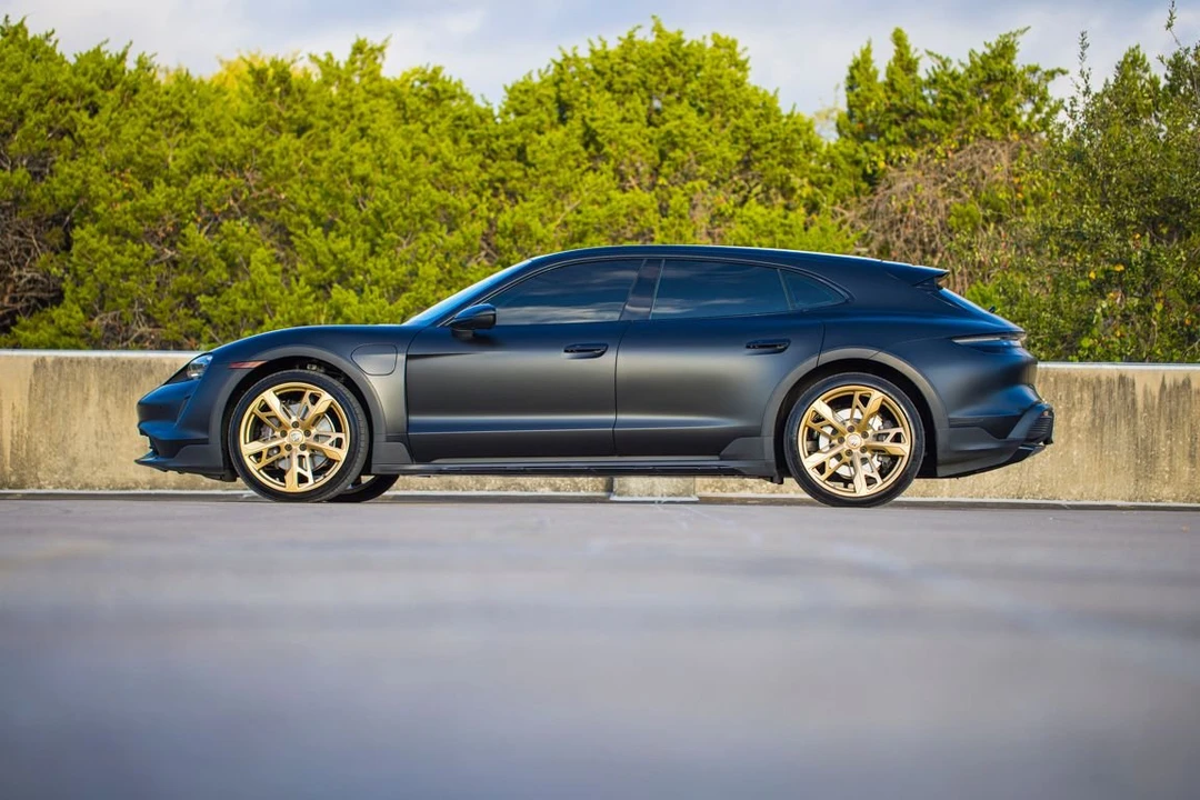 2022 Porsche Taycan Cross Turismo - Image 22 of 24