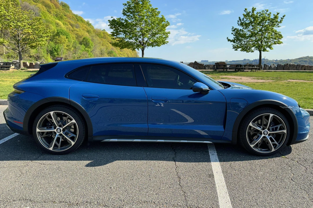 2022 Porsche Taycan 4 - Image 3 of 29