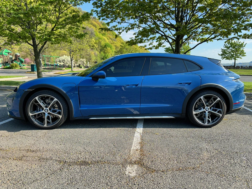 2022 Porsche Taycan 4 - Image 9 of 29
