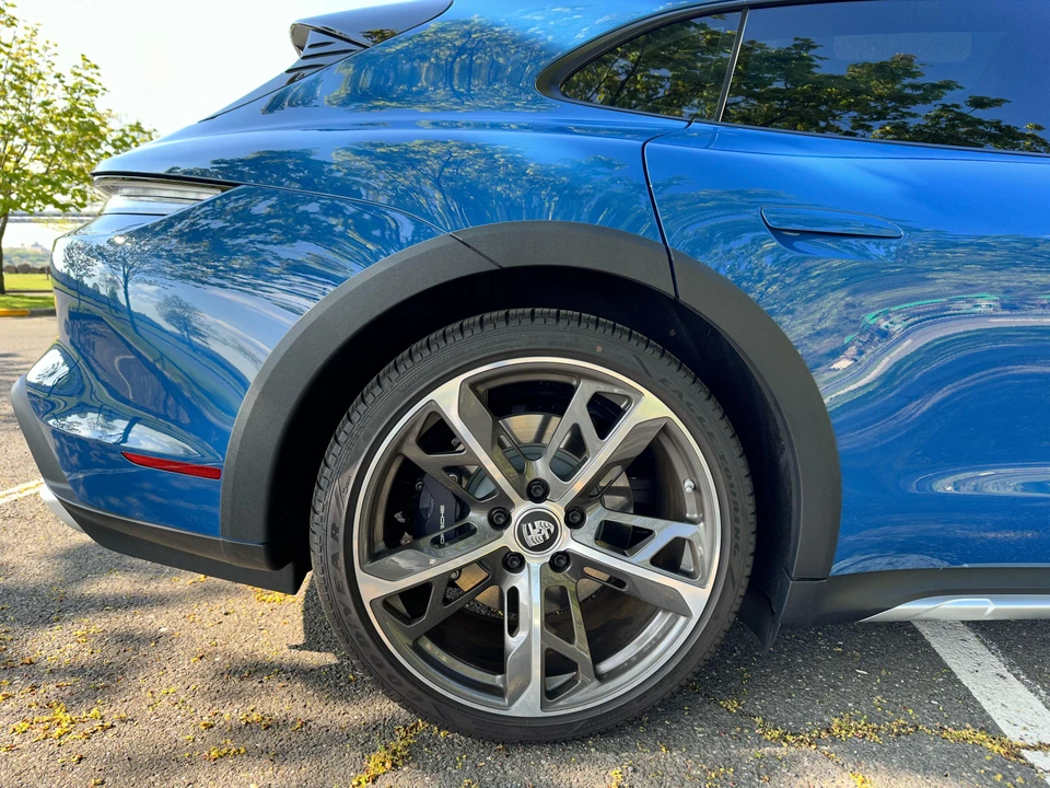 2022 Porsche Taycan 4 - Image 25 of 29