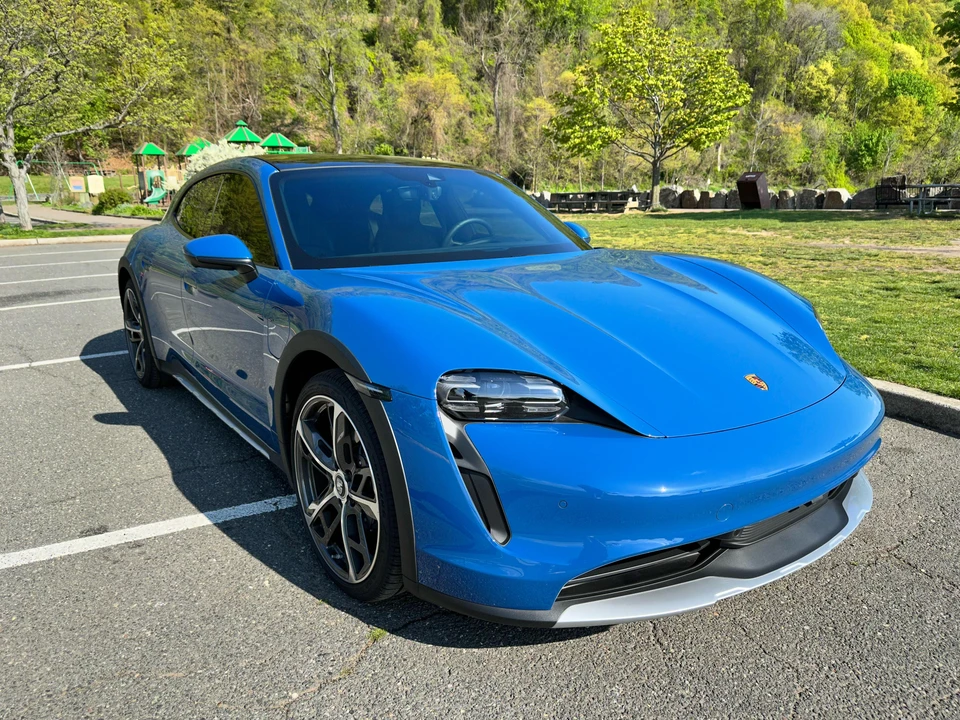 2022 Porsche Taycan 4 - Image 15 of 29