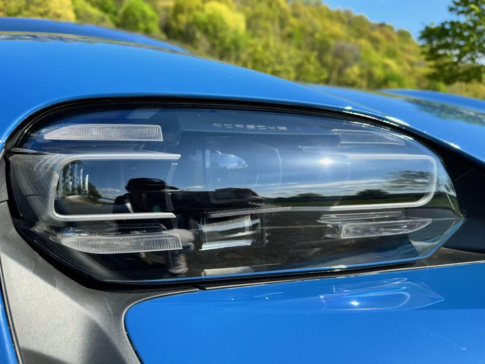 2022 Porsche Taycan 4 - Image 18 of 29