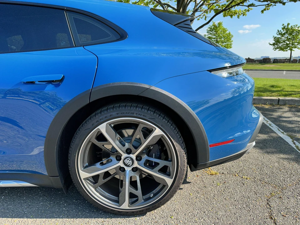 2022 Porsche Taycan 4 - Image 23 of 29