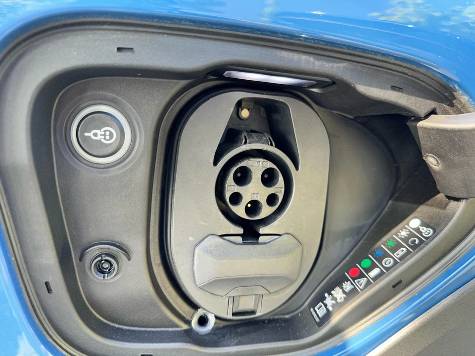 2022 Porsche Taycan 4 - Image 26 of 29