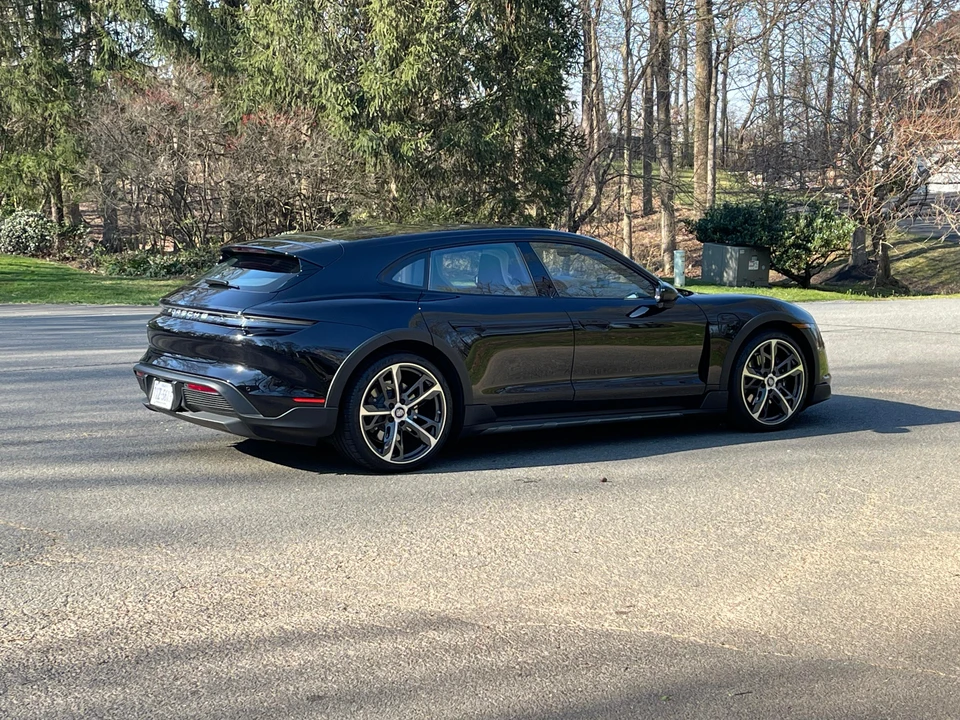 2022 Porsche Taycan 4 - Image 22 of 31