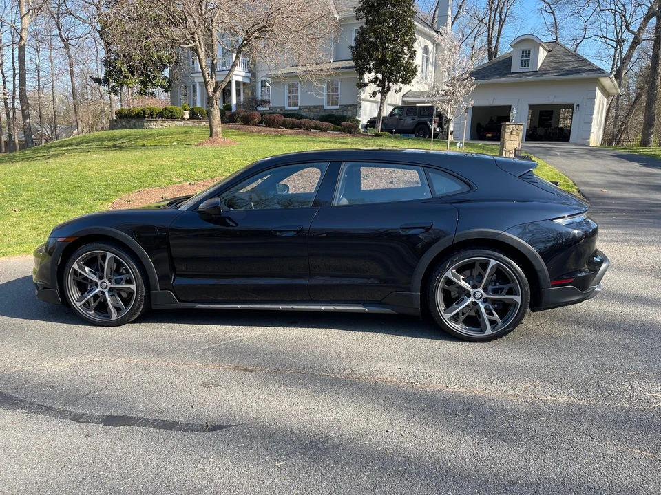2022 Porsche Taycan 4 - Image 11 of 31