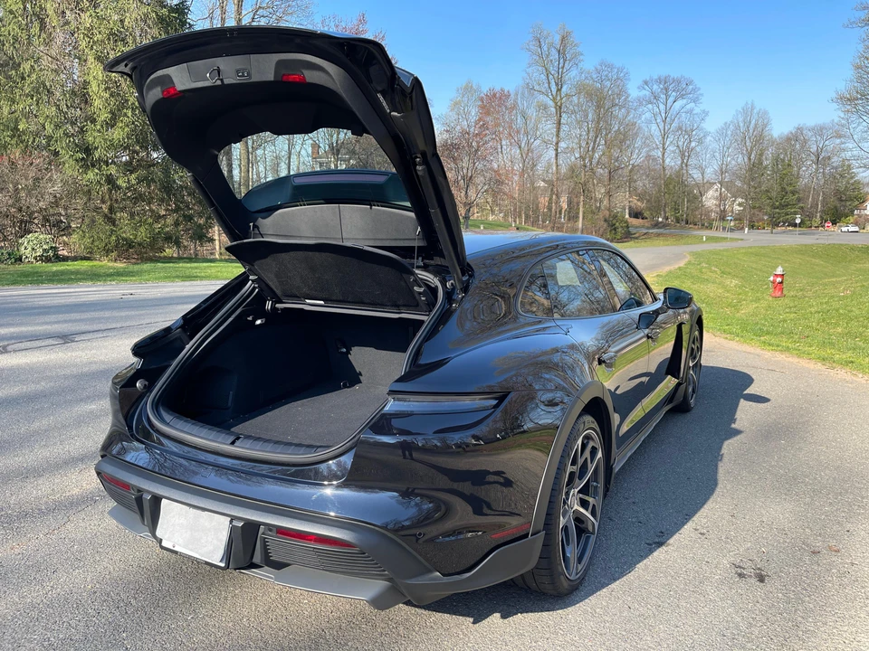 2022 Porsche Taycan 4 - Image 26 of 31