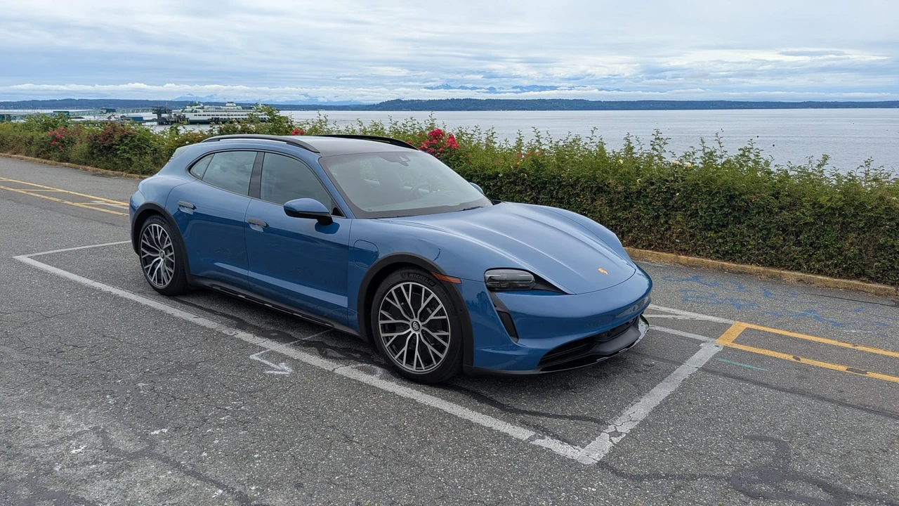 2022 Porsche Taycan Cross Turismo - Image 3 of 31