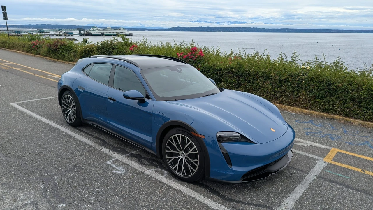 2022 Porsche Taycan Cross Turismo - Image 2 of 31
