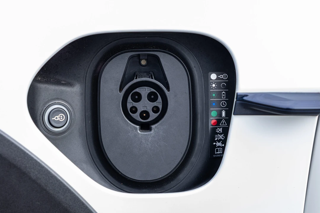2022 Porsche Taycan Cross Turismo - Image 27 of 31
