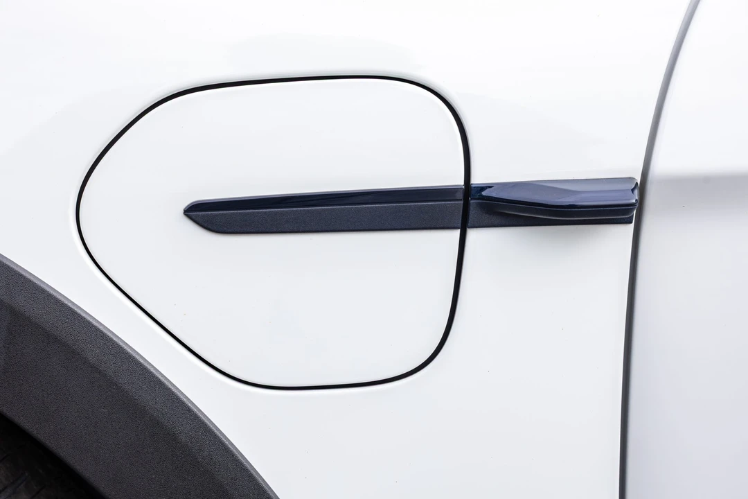 2022 Porsche Taycan Cross Turismo - Image 26 of 31
