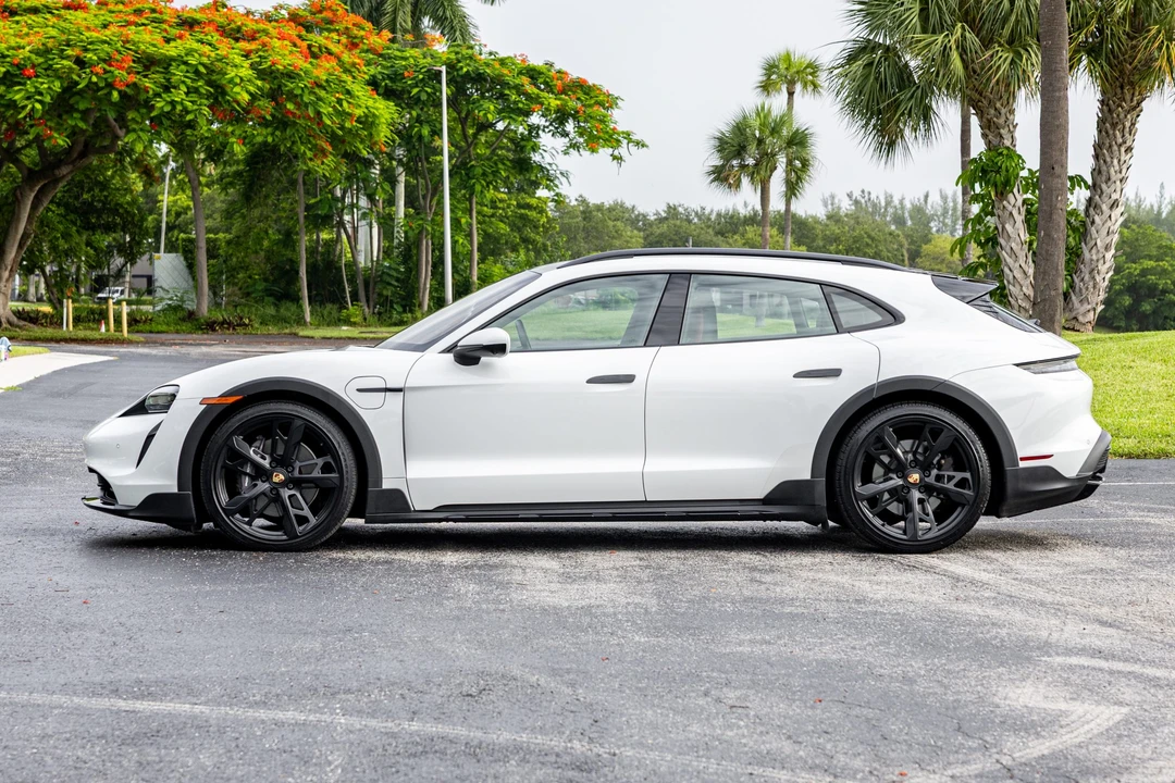 2022 Porsche Taycan Cross Turismo - Image 3 of 31
