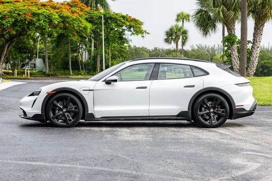 2022 Porsche Taycan Cross Turismo - Image 3 of 31