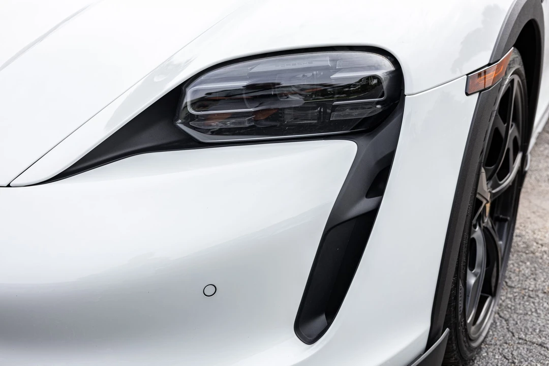 2022 Porsche Taycan Cross Turismo - Image 12 of 31