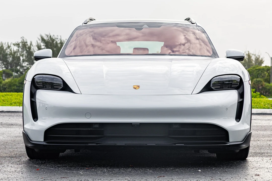 2022 Porsche Taycan Cross Turismo - Image 10 of 31