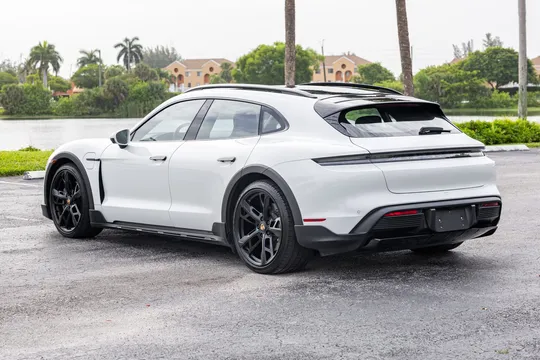 2022 Porsche Taycan Cross Turismo - Image 4 of 31