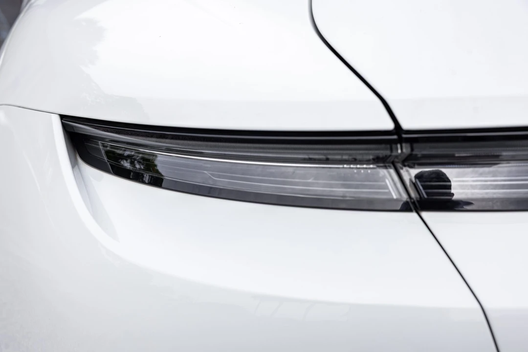 2022 Porsche Taycan Cross Turismo - Image 17 of 31