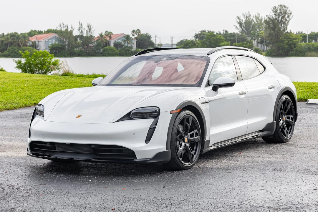 2022 Porsche Taycan Cross Turismo - Image 2 of 31