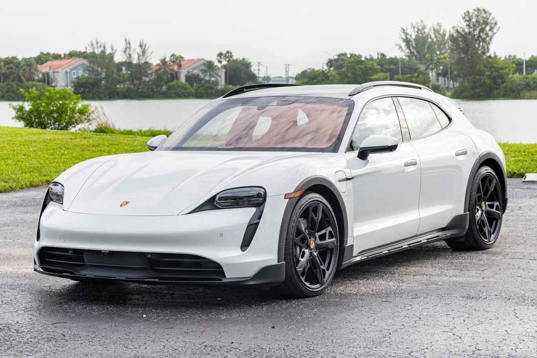 2022 Porsche Taycan Cross Turismo - Image 1 of 31
