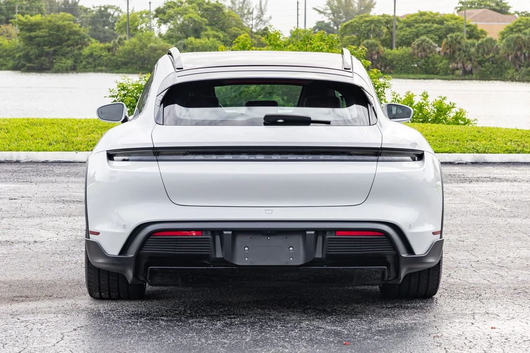 2022 Porsche Taycan Cross Turismo - Image 5 of 31