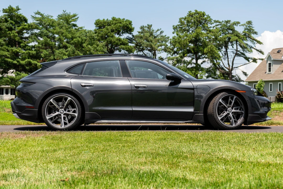 2022 Porsche Taycan - Image 12 of 31