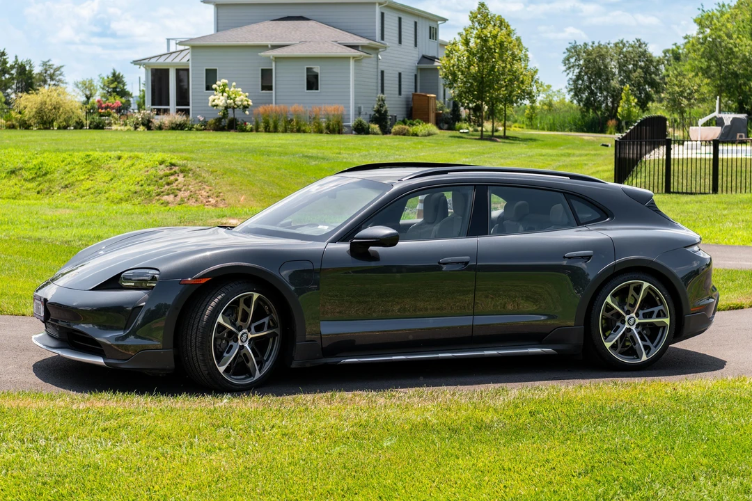2022 Porsche Taycan - Image 8 of 31