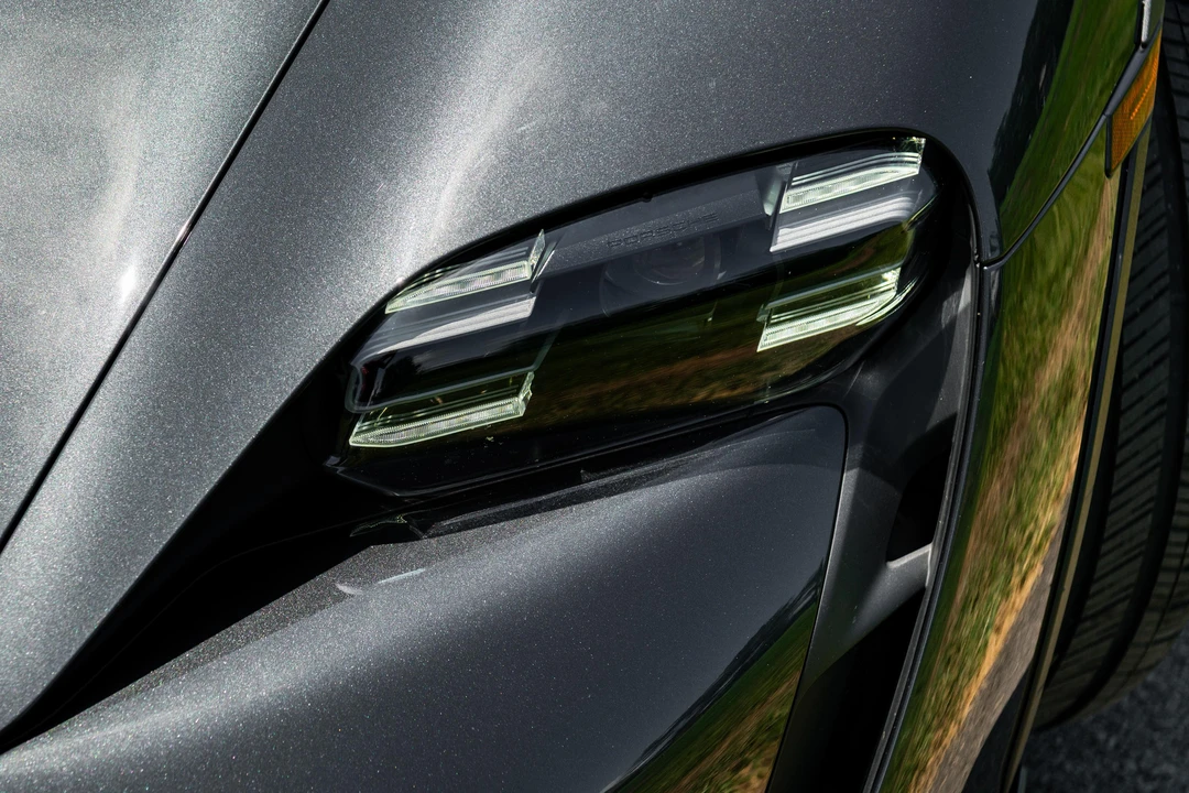 2022 Porsche Taycan - Image 25 of 31