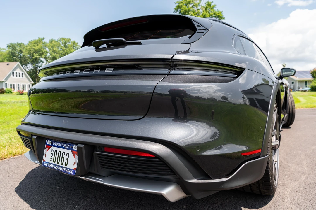 2022 Porsche Taycan - Image 10 of 31