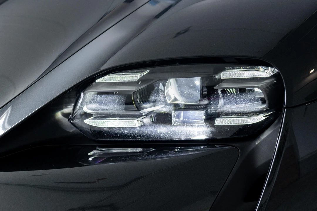 2022 Porsche Taycan - Image 28 of 31