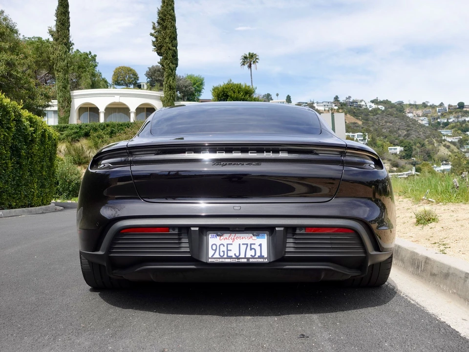 2022 Porsche Taycan 4S - Image 5 of 11