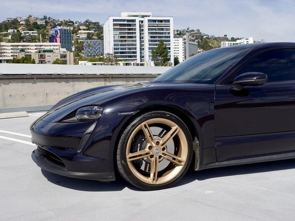 2022 Porsche Taycan 4S - Image 9 of 11