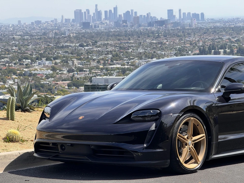 2022 Porsche Taycan 4S - Image 6 of 11