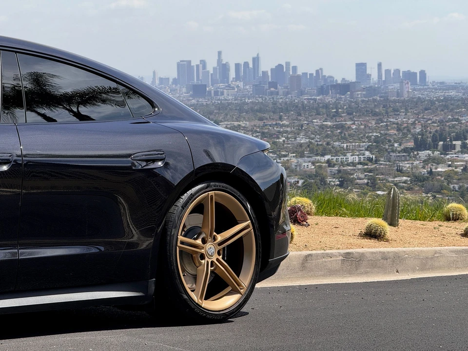 2022 Porsche Taycan 4S - Image 7 of 11