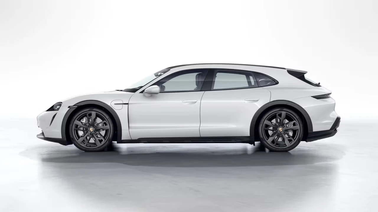 2022 Porsche Taycan Cross Turismo - Image 12 of 31