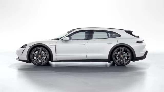 2022 Porsche Taycan Cross Turismo - Image 10 of 31