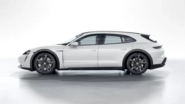 2022 Porsche Taycan Cross Turismo - Image 14 of 31