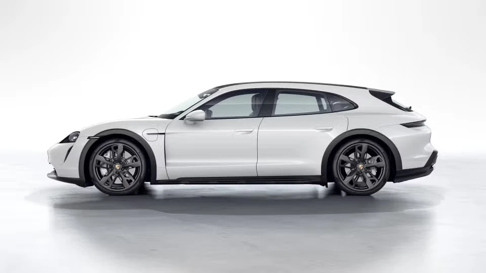 2022 Porsche Taycan Cross Turismo - Image 11 of 31