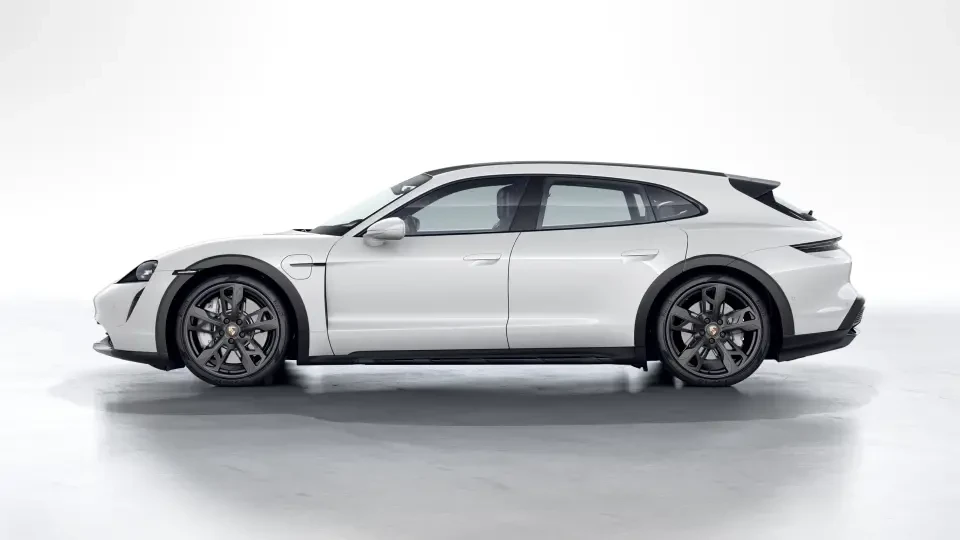 2022 Porsche Taycan Cross Turismo - Image 15 of 31