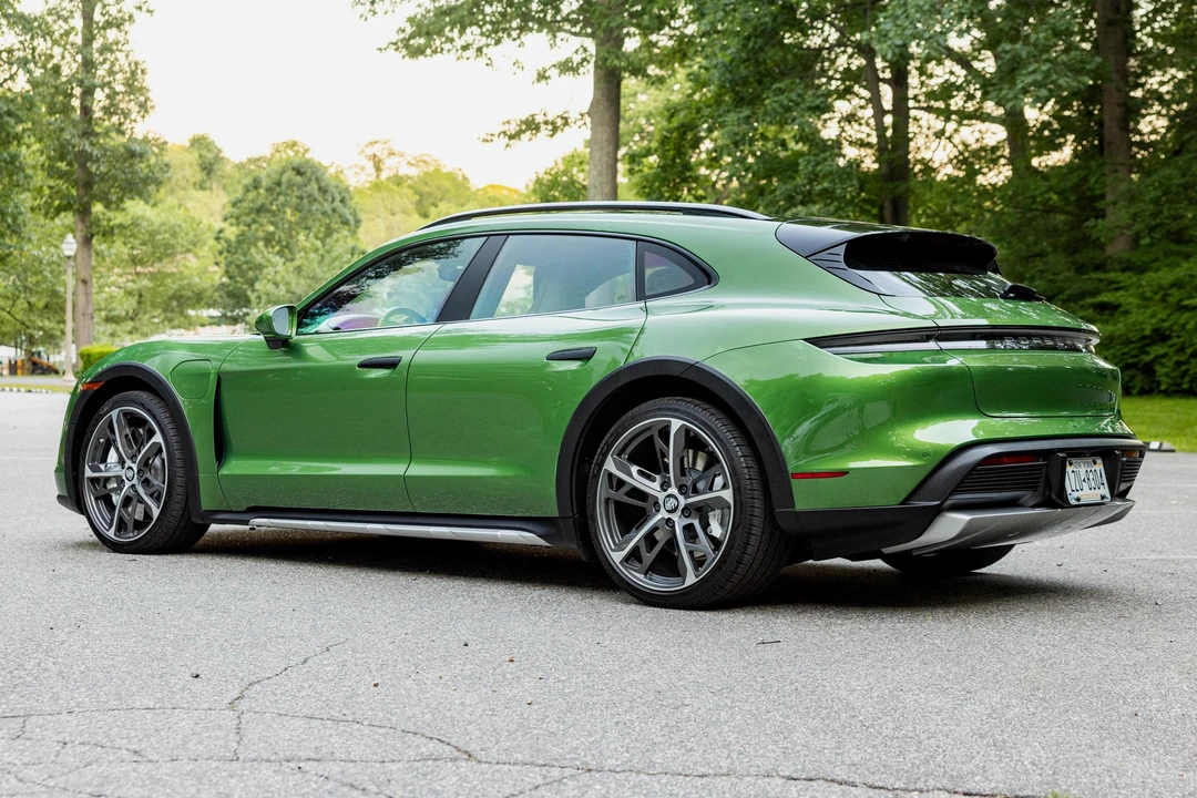 2022 Porsche Taycan Cross Turismo - Image 4 of 31