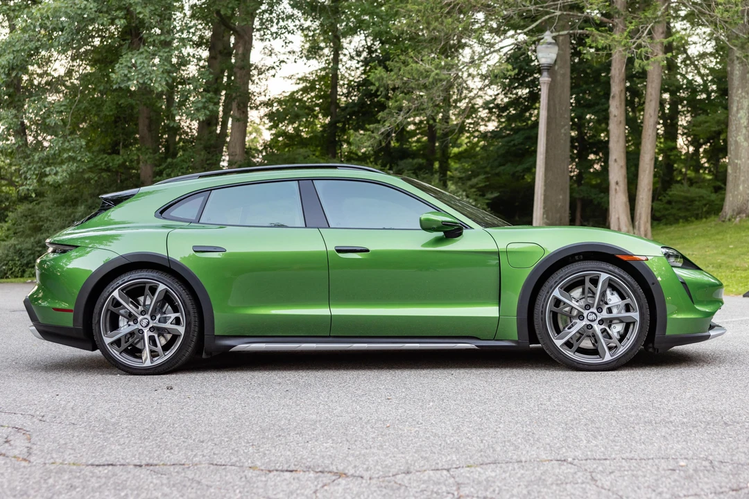 2022 Porsche Taycan Cross Turismo - Image 3 of 31