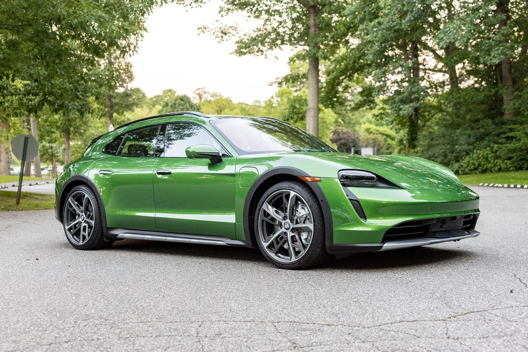 2022 Porsche Taycan Cross Turismo - Image 10 of 31