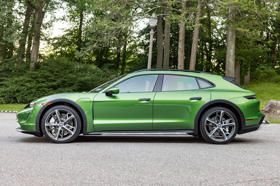 2022 Porsche Taycan Cross Turismo - Image 7 of 31
