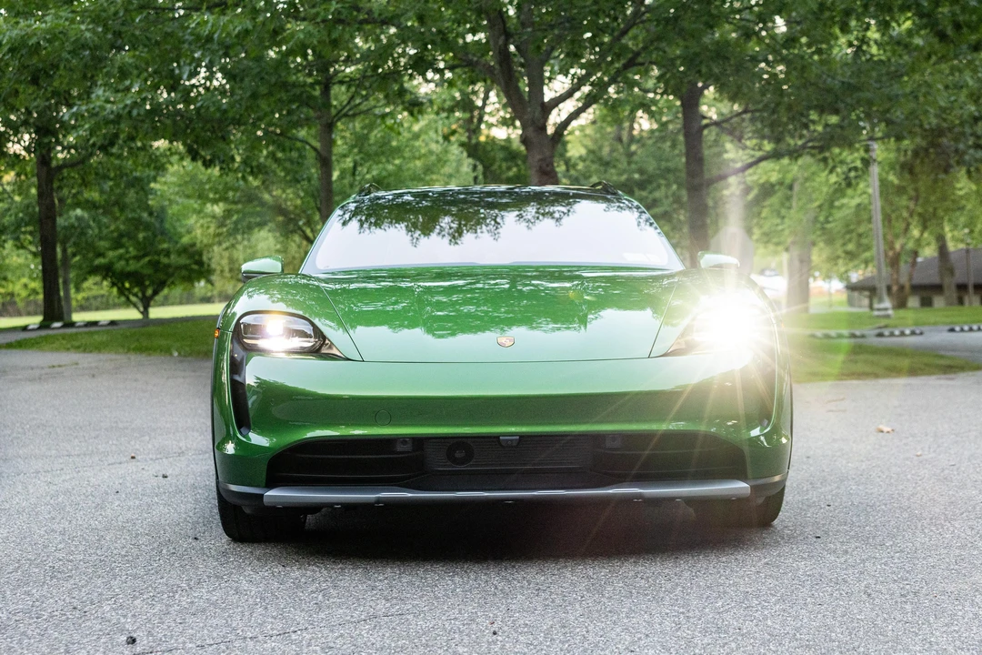 2022 Porsche Taycan Cross Turismo - Image 6 of 31