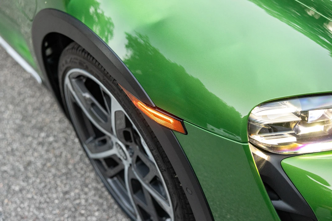 2022 Porsche Taycan Cross Turismo - Image 11 of 31