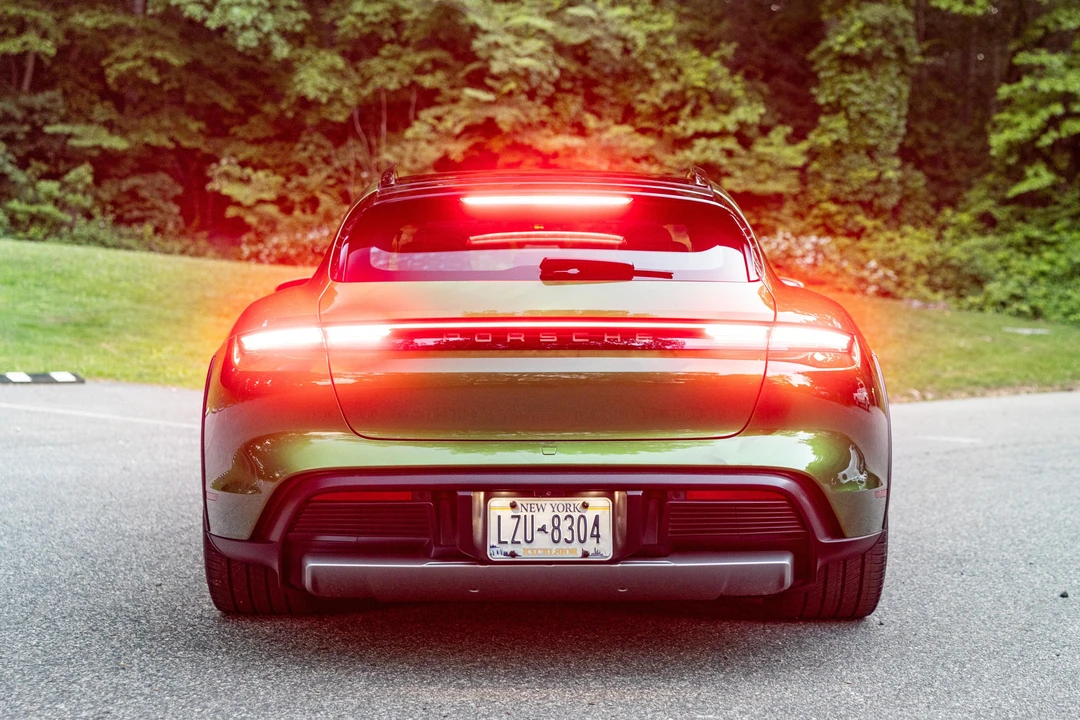 2022 Porsche Taycan Cross Turismo - Image 8 of 31