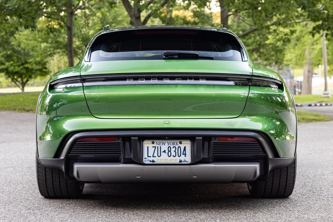 2022 Porsche Taycan Cross Turismo - Image 5 of 31