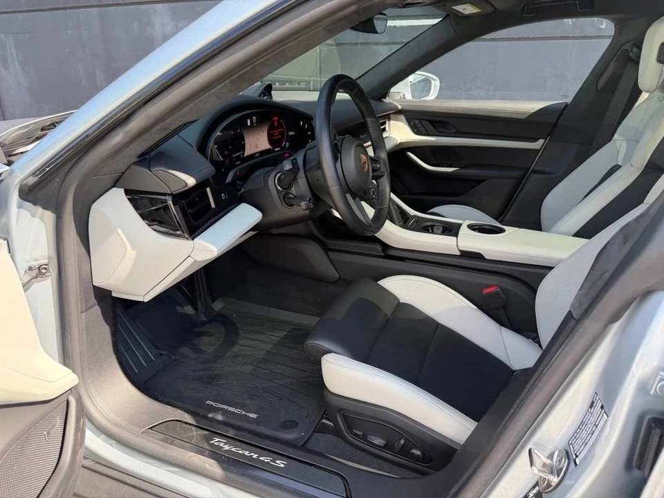 2022 Porsche Taycan Cross Turismo - Image 4 of 5