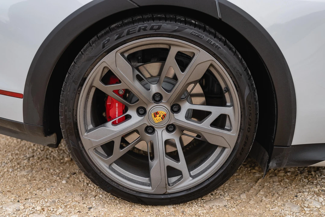 2022 Porsche Taycan 4S - Image 28 of 31