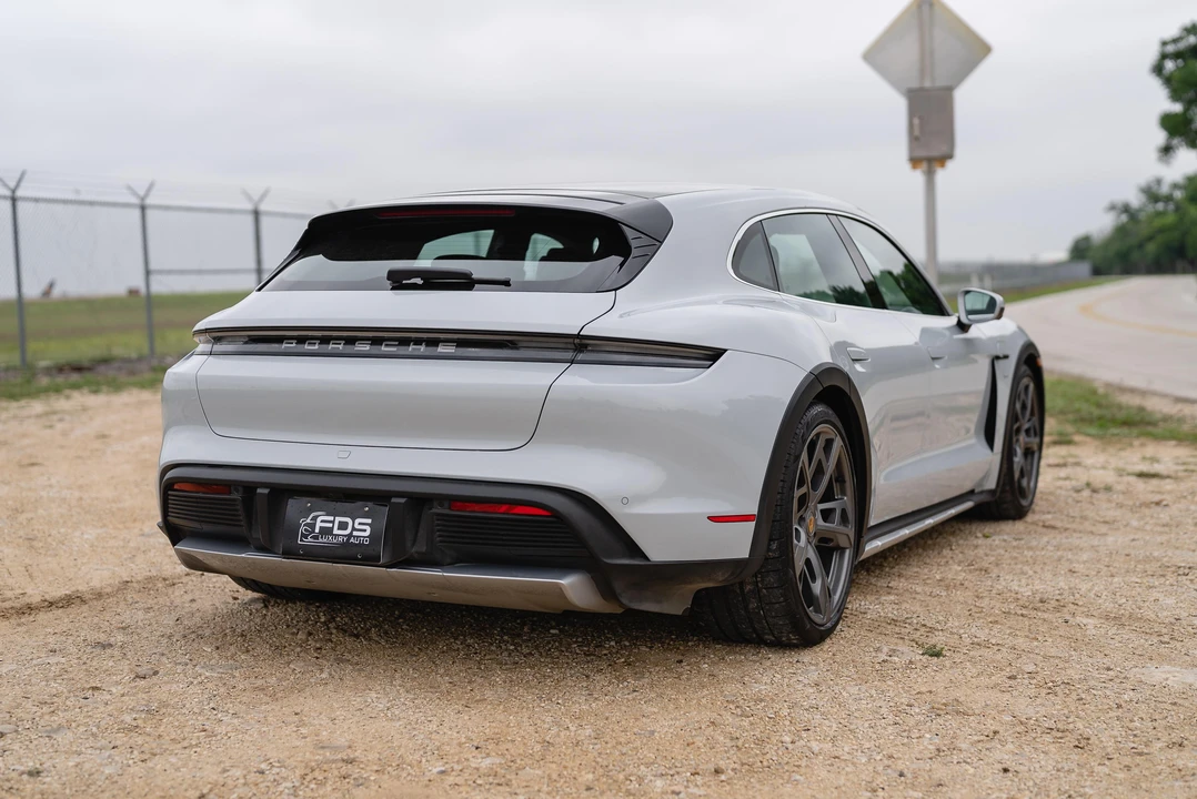 2022 Porsche Taycan 4S - Image 13 of 31
